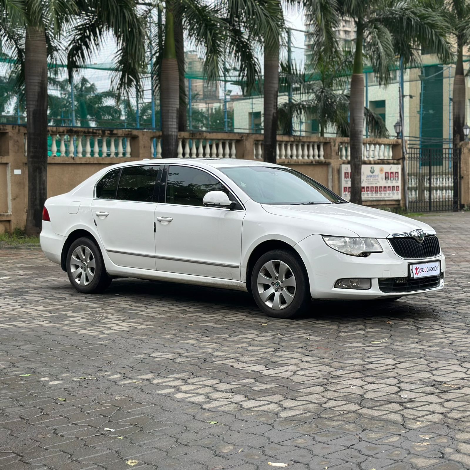 Mfg 2012/Reg 2013 Skoda Superb Elegance