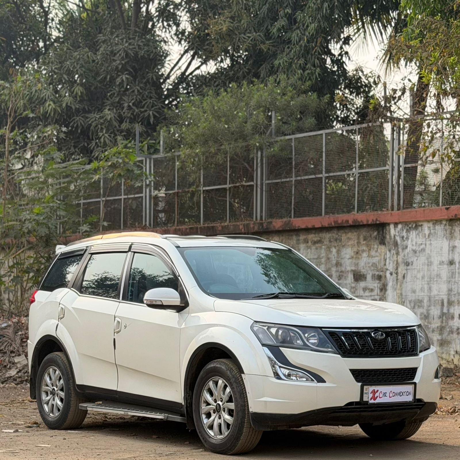 2017 Mahindra XUV 500 W10