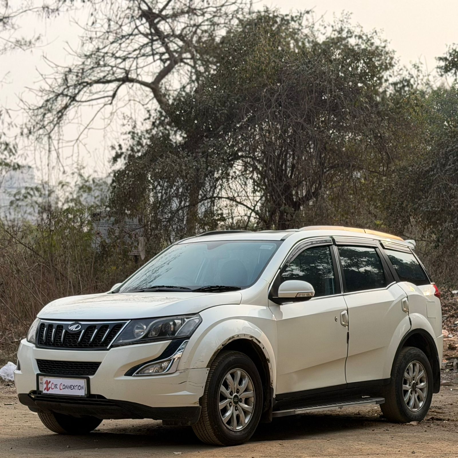2017 Mahindra XUV 500 W10