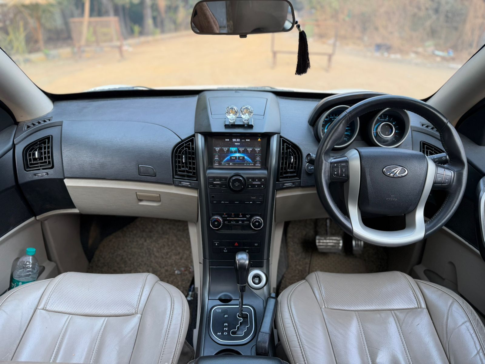 2017 Mahindra XUV 500 W10